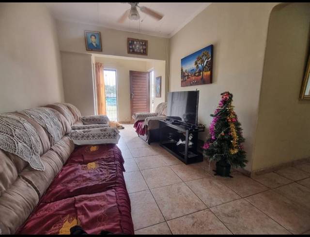 5 BEDROOM HOUSE FOR SALE IN SEA VIEW